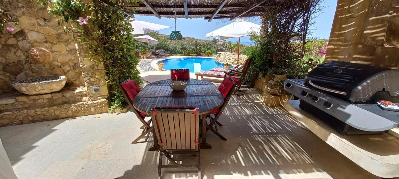 Dar Ta' Xmun - Idyllic With Pool, Garden, Seaview & Sunset *