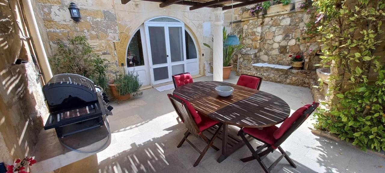 Dar Ta' Xmun - Idyllic With Pool, Garden, Seaview & Sunset San Lawrenz