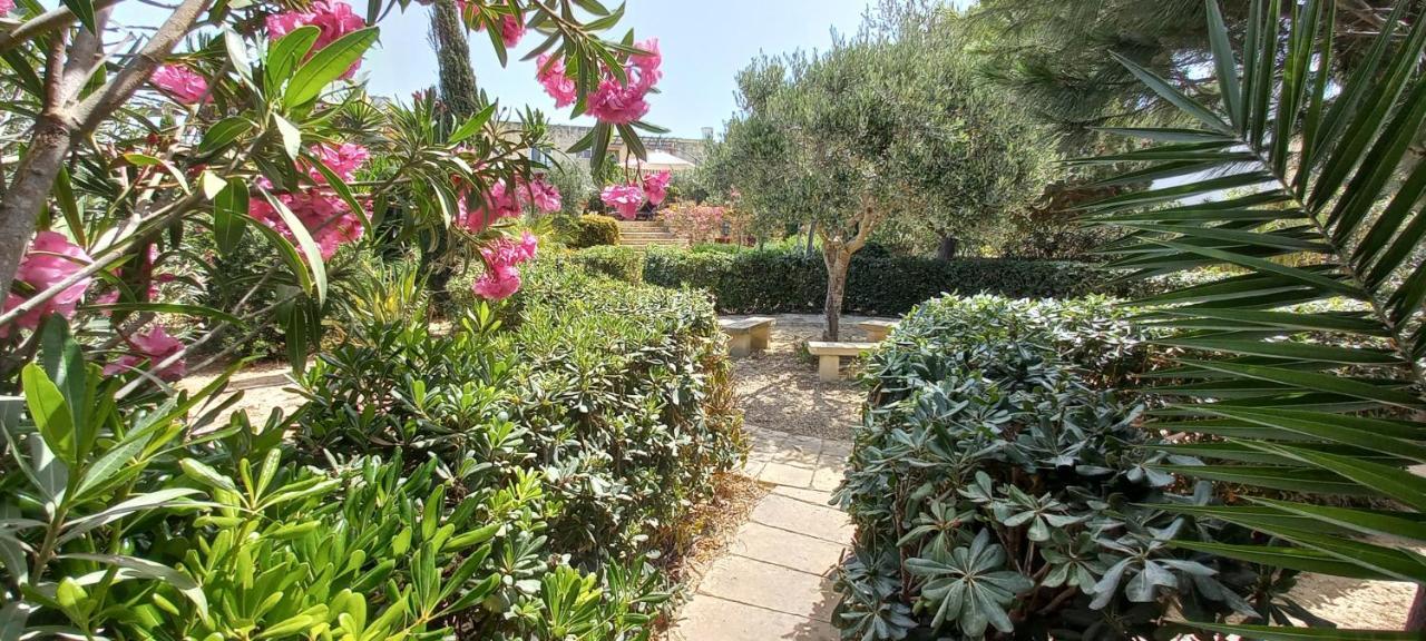 Dar Ta' Xmun - Idyllic With Pool, Garden, Seaview & Sunset *