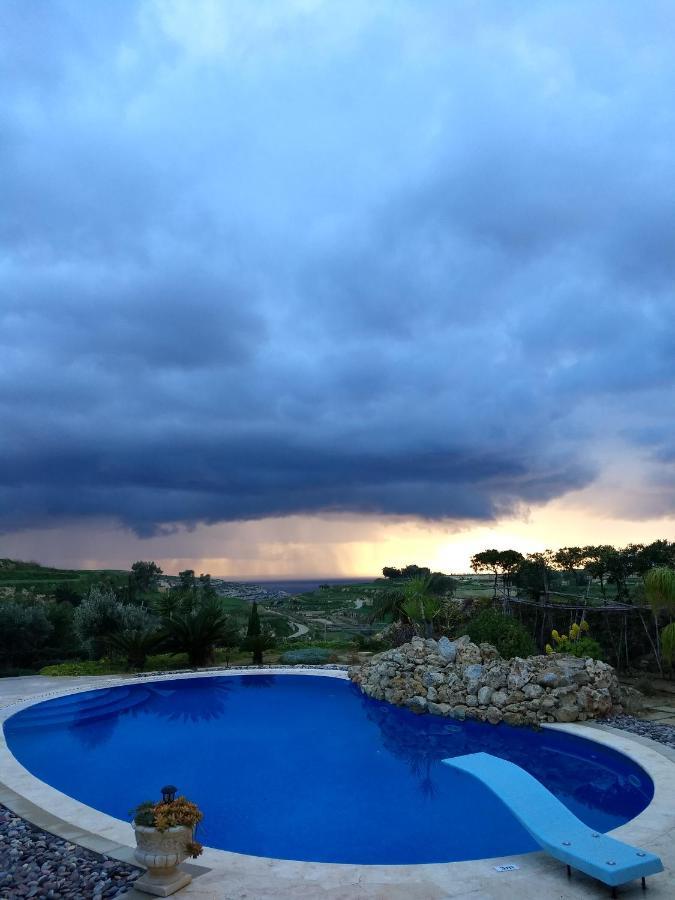 Dar Ta' Xmun - Idyllic With Pool, Garden, Seaview & Sunset *