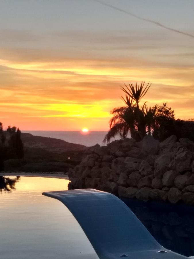 Dar Ta' Xmun - Idyllic With Pool, Garden, Seaview & Sunset Holiday home San Lawrenz