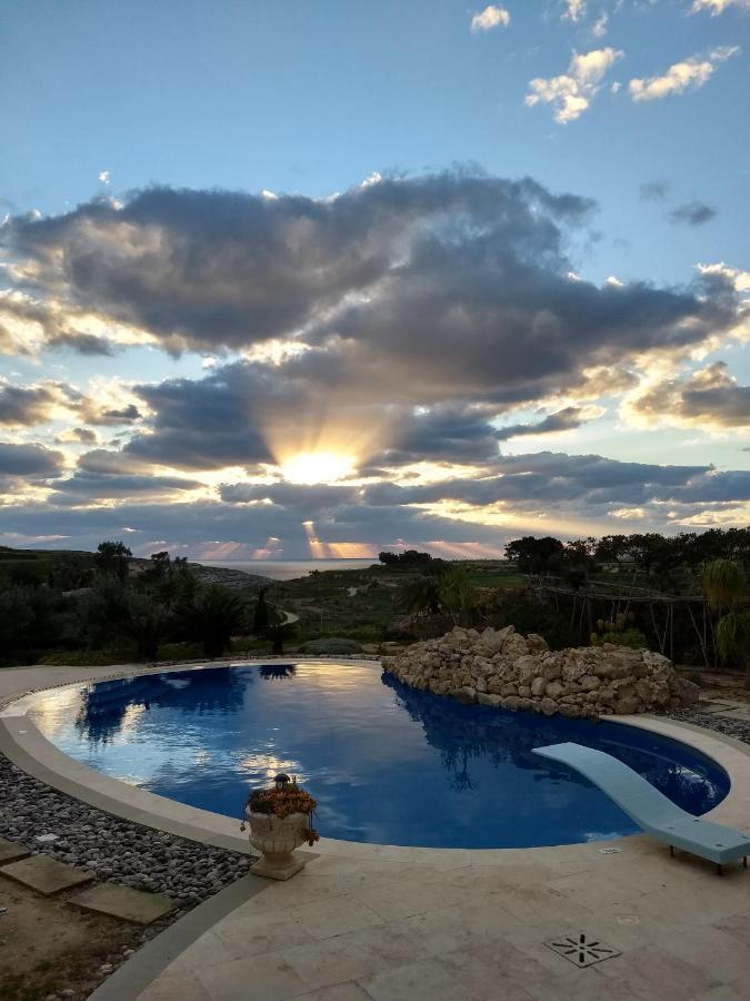 Dar Ta' Xmun - Idyllic With Pool, Garden, Seaview & Sunset