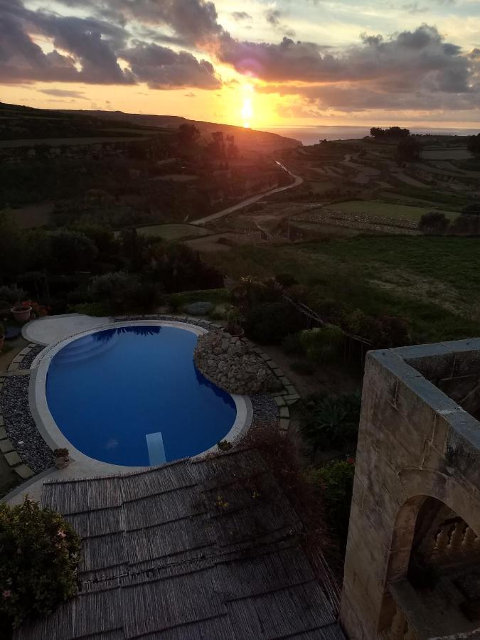 Dar Ta' Xmun - Idyllic With Pool, Garden, Seaview & Sunset *