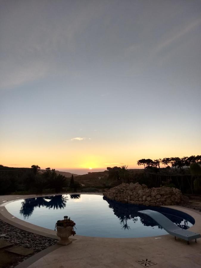 Dar Ta' Xmun - Idyllic With Pool, Garden, Seaview & Sunset San Lawrenz